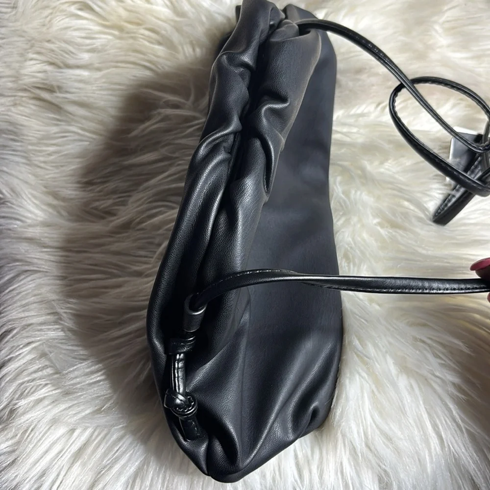 Elegant Black Crossbody to Clutch Bag Sleek Design